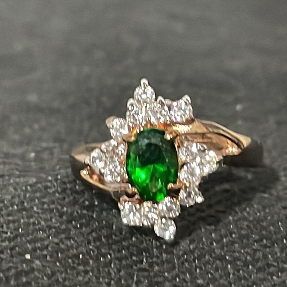 Beautiful ring  - Picture 2 of 7